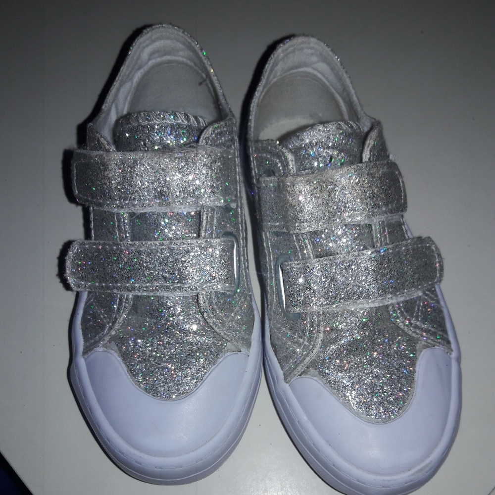 Girls Silver glitter tennis shoes